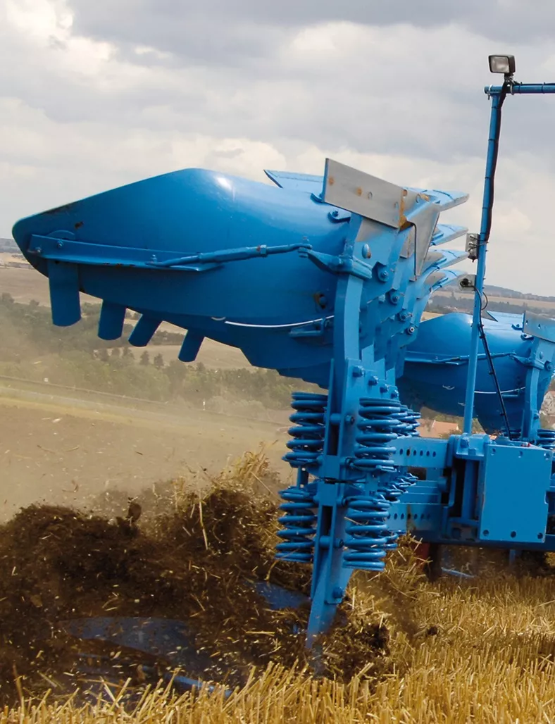 Полунавесной оборотный плуг Titan 18